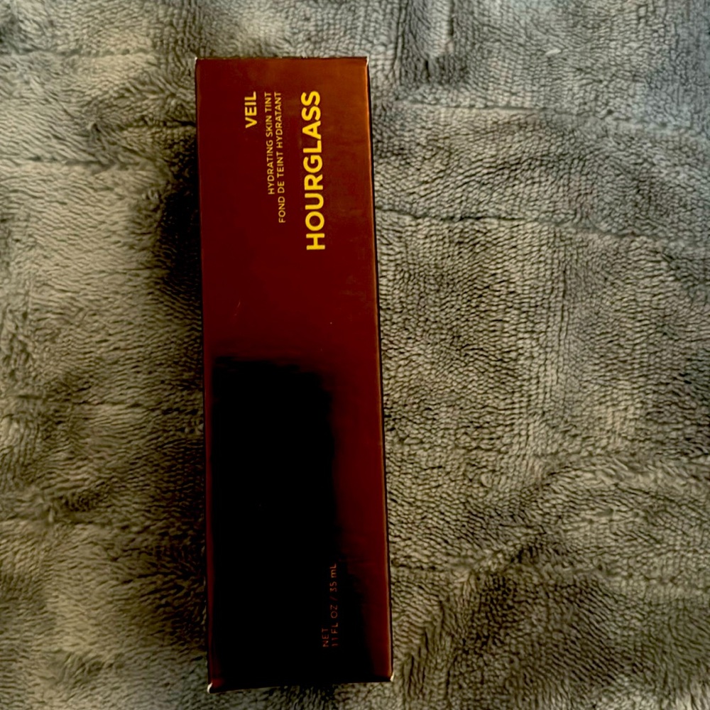 Hourglass Veil Skin Tint Shade 9